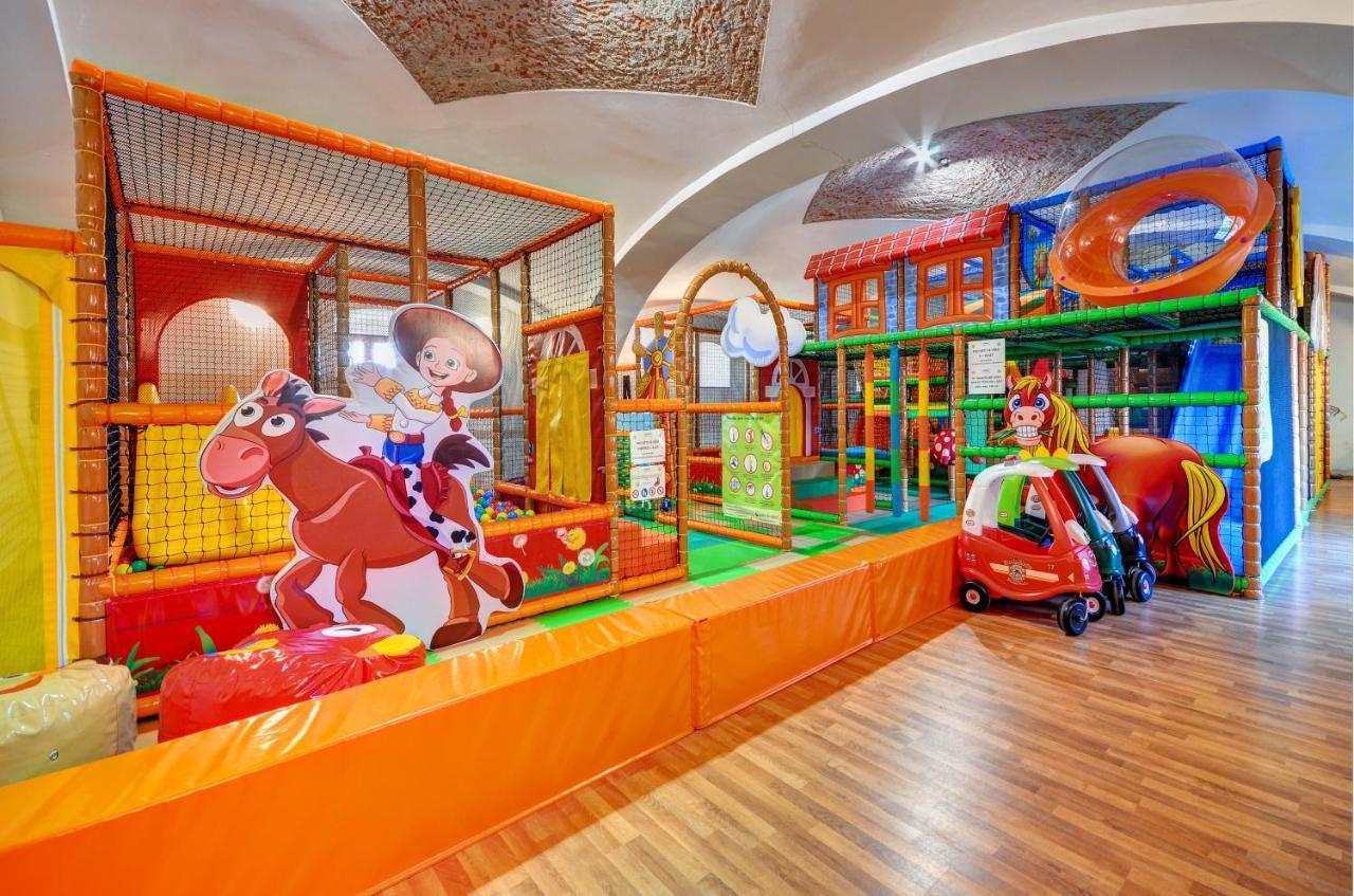 Hotel Zamek Valec Vladislav Kültér fotó